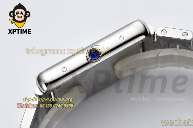 Tank Solo 27.4mm AF White/Roman on SS/SS Bracelet Quartz Tank Solo 27.4mm AF White/Roman on SS/SS Bracelet Quartz