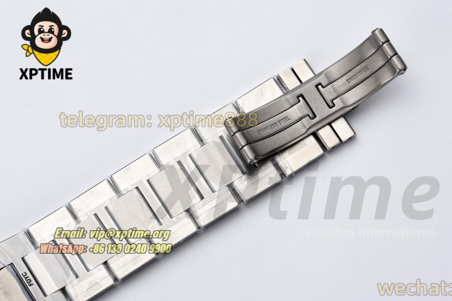 Tank Solo 27.4mm AF White/Roman on SS/SS Bracelet Quartz Tank Solo 27.4mm AF White/Roman on SS/SS Bracelet Quartz