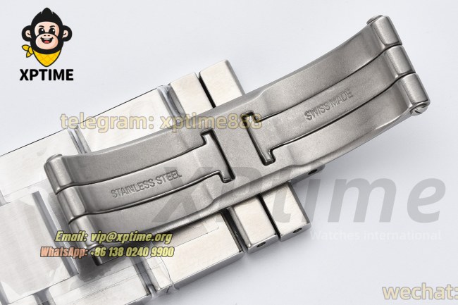 Tank Solo 27.4mm AF White/Roman on SS/SS Bracelet Quartz Tank Solo 27.4mm AF White/Roman on SS/SS Bracelet Quartz