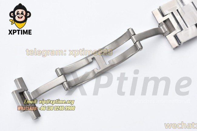 Tank Solo 27.4mm AF White/Roman on SS/SS Bracelet Quartz Tank Solo 27.4mm AF White/Roman on SS/SS Bracelet Quartz