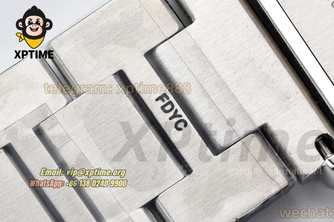 Tank Solo 27.4mm AF White/Roman on SS/SS Bracelet Quartz Tank Solo 27.4mm AF White/Roman on SS/SS Bracelet Quartz