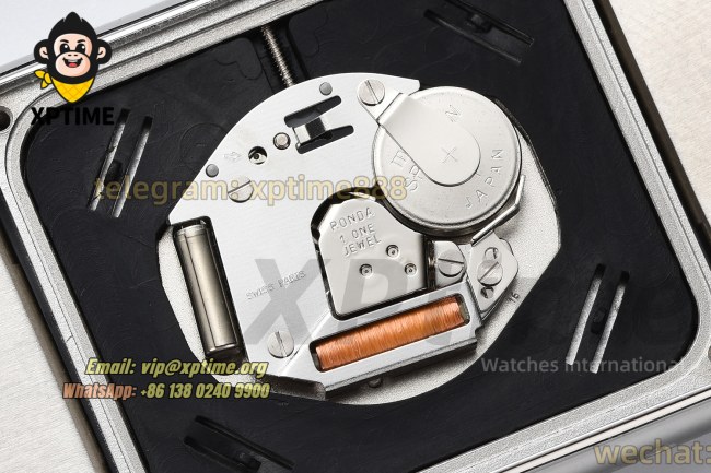 Tank Solo 27.4mm AF White/Roman on SS/SS Bracelet Quartz Tank Solo 27.4mm AF White/Roman on SS/SS Bracelet Quartz