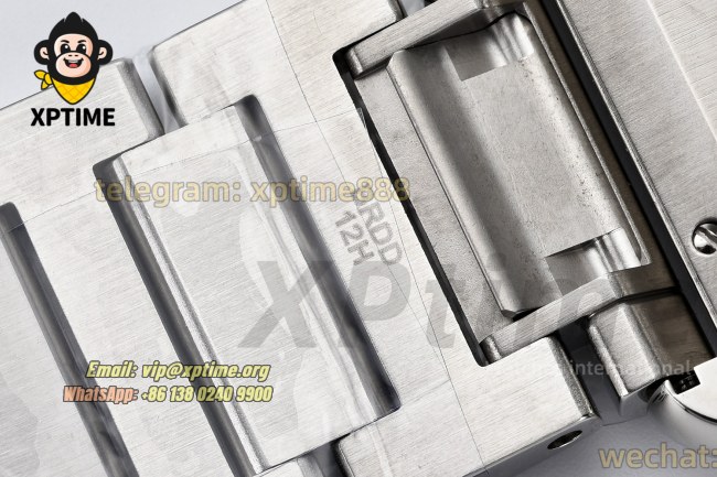 Tank Must Date 41mm AF White/Roman on SS/SS Bracelet Quartz Tank Must Date 41mm AF White/Roman on SS/SS Bracelet Quartz