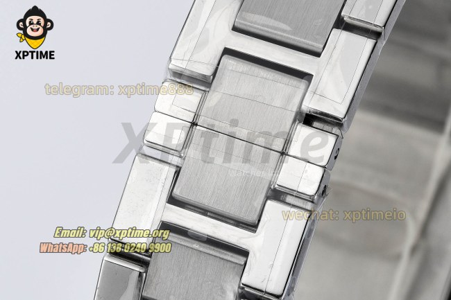 Tank Solo 24.4mm AF White/Roman on SS/SS Bracelet Quartz Tank Solo 24.4mm AF White/Roman on SS/SS Bracelet Quartz