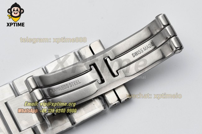 Tank Solo 24.4mm AF White/Roman on SS/SS Bracelet Quartz Tank Solo 24.4mm AF White/Roman on SS/SS Bracelet Quartz