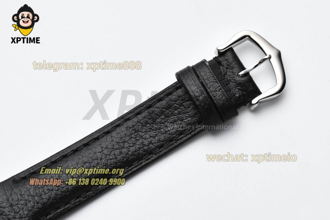 Santos Dumont 27.5mm AF White/Roman on SS/LE Strap Quartz Santos Dumont 27.5mm AF White/Roman on SS/LE Strap Quartz