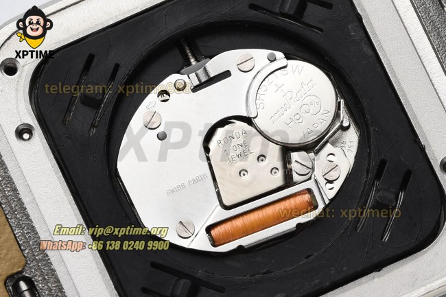Santos Dumont 27.5mm AF White/Roman on SS/LE Strap Quartz Santos Dumont 27.5mm AF White/Roman on SS/LE Strap Quartz