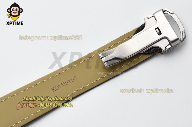 Tank Solo 24.4mm AF White/Roman on SS/LE Strap Quartz Tank Solo 24.4mm AF White/Roman on SS/LE Strap Quartz