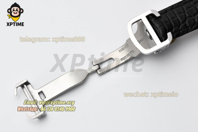 Tank Solo 24.4mm AF White/Roman on SS/LE Strap Quartz Tank Solo 24.4mm AF White/Roman on SS/LE Strap Quartz