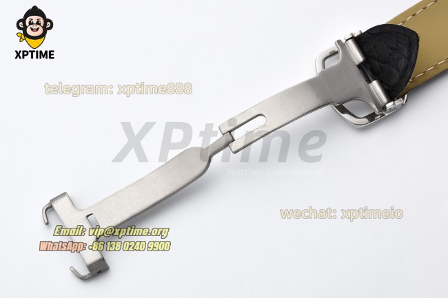 Tank Solo 27.4mm AF White/Roman on SS/LE Strap Quartz Tank Solo 27.4mm AF White/Roman on SS/LE Strap Quartz