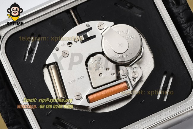 Tank Solo 27.4mm AF White/Roman on SS/LE Strap Quartz Tank Solo 27.4mm AF White/Roman on SS/LE Strap Quartz