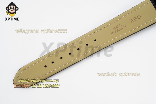 Tank Must 22mm AF White/Roman on SS/Lychee LE Strap Quartz Tank Must 22mm AF White/Roman on SS/Lychee LE Strap Quartz
