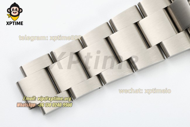 Submariner 124060 40mm ARF Black/Dot on SS/SS Bracelet VR3230 Submariner 124060 40mm ARF Black/Dot on SS/SS Bracelet VR3230