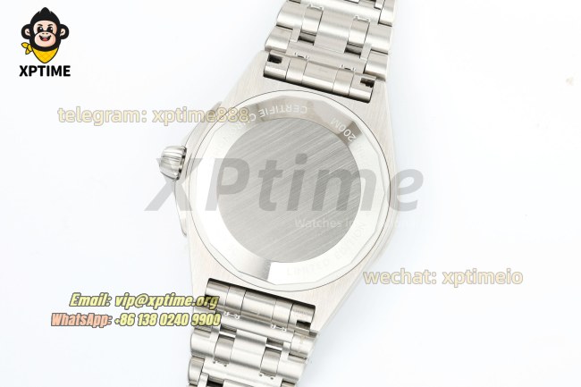 Chronomat GMT 40mm BLSF Black/Stick on SS/SS Bracelet A2824 Chronomat GMT 40mm BLSF Black/Stick on SS/SS Bracelet A2824