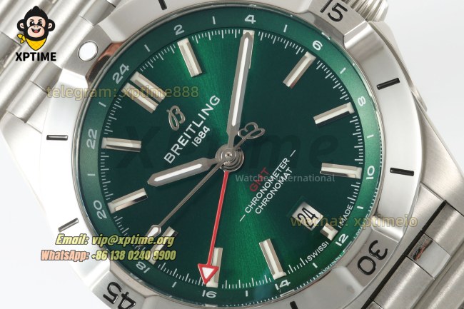 Chronomat GMT 40mm BLSF Green/Stick on SS/SS Bracelet A2824 Chronomat GMT 40mm BLSF Green/Stick on SS/SS Bracelet A2824
