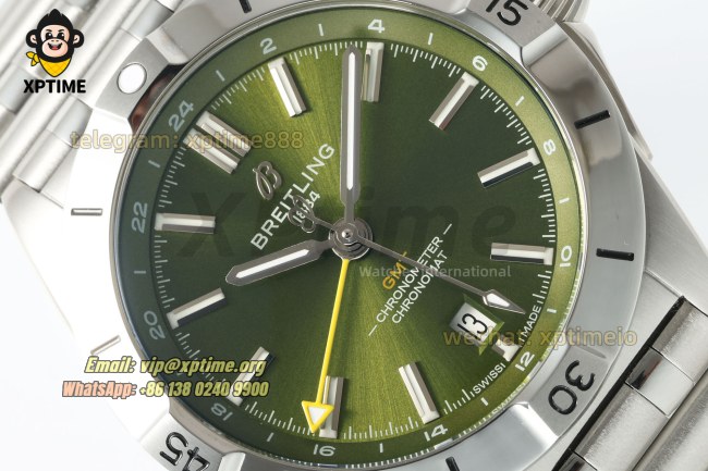 Chronomat GMT 40mm BLSF Green/Stick on SS/SS Bracelet A2824 Chronomat GMT 40mm BLSF Green/Stick on SS/SS Bracelet A2824
