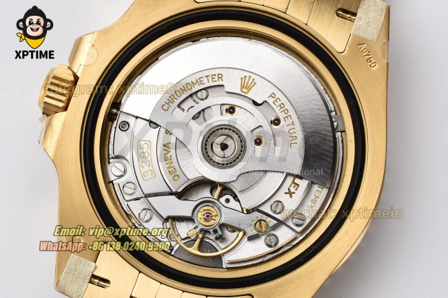 GMT Master II 126718 GRNR 40mm Clean Black/Dot on Jub YG/YG Bracelet DD3285 GMT Master II 126718 GRNR 40mm Clean Black/Dot on Jub YG/YG Bracelet DD3285