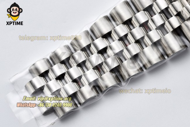 GMT Master II 126710 Bruce Wayne 40mm Clean Black/Dot on Jub SS/SS Bracelet DD3285 GMT Master II 126710 Bruce Wayne 40mm Clean Black/Dot on Jub SS/SS Bracelet DD3285