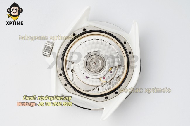 J12 38mm HTF White/Black Numeral on White Ceramic Bracelet A2892 J12 38mm HTF White/Black Numeral on White Ceramic Bracelet A2892