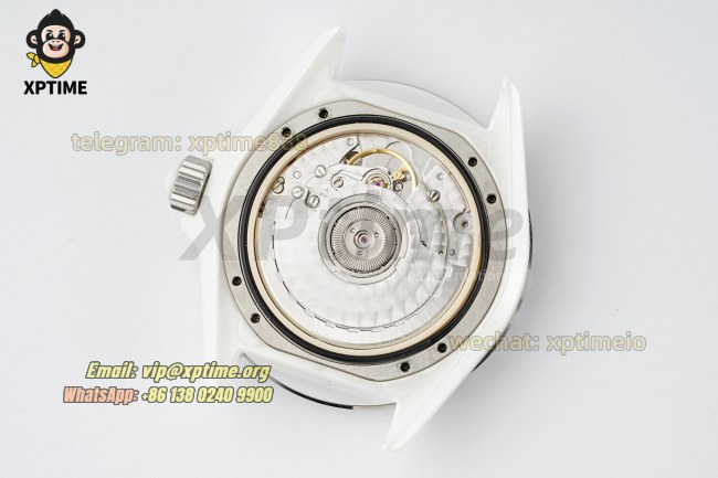 J12 38mm HTF White/Black Numeral on White Ceramic Bracelet A2892 J12 38mm HTF White/Black Numeral on White Ceramic Bracelet A2892