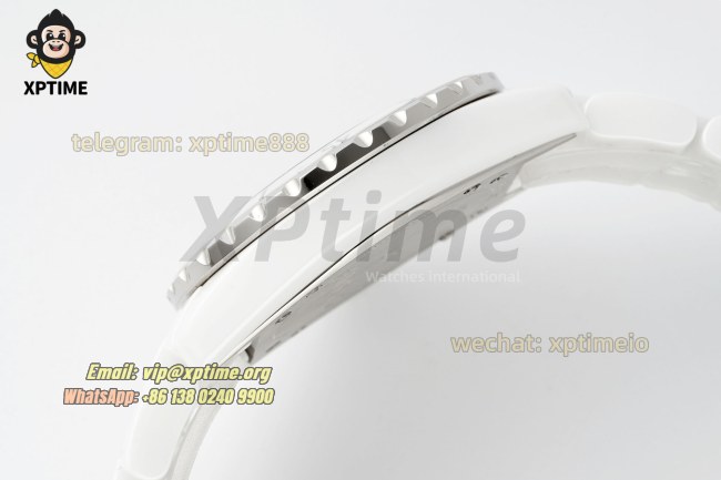 J12 38mm HTF White/Black Numeral on White Ceramic Bracelet A2892 J12 38mm HTF White/Black Numeral on White Ceramic Bracelet A2892