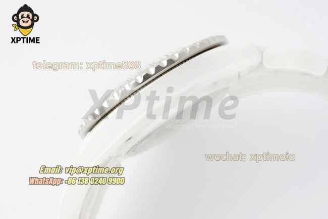 J12 38mm HTF White/Numeral on White Ceramic Bracelet A12.1 J12 38mm HTF White/Numeral on White Ceramic Bracelet A12.1