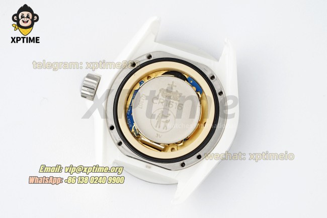 J12 33mm HTF White/Black Numeral on White Ceramic Bracelet Quartz J12 33mm HTF White/Black Numeral on White Ceramic Bracelet Quartz