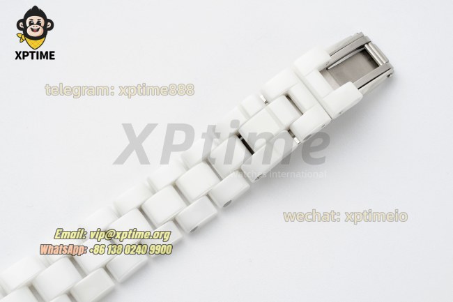 J12 33mm HTF White/Black Numeral on White Ceramic Bracelet Quartz J12 33mm HTF White/Black Numeral on White Ceramic Bracelet Quartz