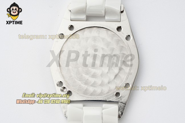 J12 33mm HTF White/Black Numeral on White Ceramic Bracelet Quartz J12 33mm HTF White/Black Numeral on White Ceramic Bracelet Quartz