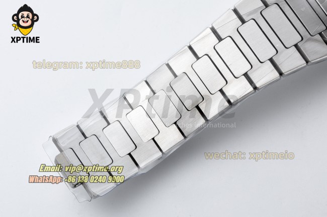 Nautilus 5711 40mm PPF White/Stick on SS/SS Bracelet A330 Nautilus 5711 40mm PPF White/Stick on SS/SS Bracelet A330