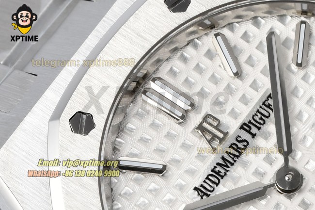 Royal Oak Ladies 67650 33mm ZF White/Stick on SS/SS Bracelet Swiss Quartz Royal Oak Ladies 67650 33mm ZF White/Stick on SS/SS Bracelet Swiss Quartz