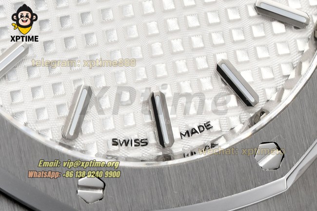 Royal Oak Ladies 67650 33mm ZF White/Stick on SS/SS Bracelet Swiss Quartz Royal Oak Ladies 67650 33mm ZF White/Stick on SS/SS Bracelet Swiss Quartz