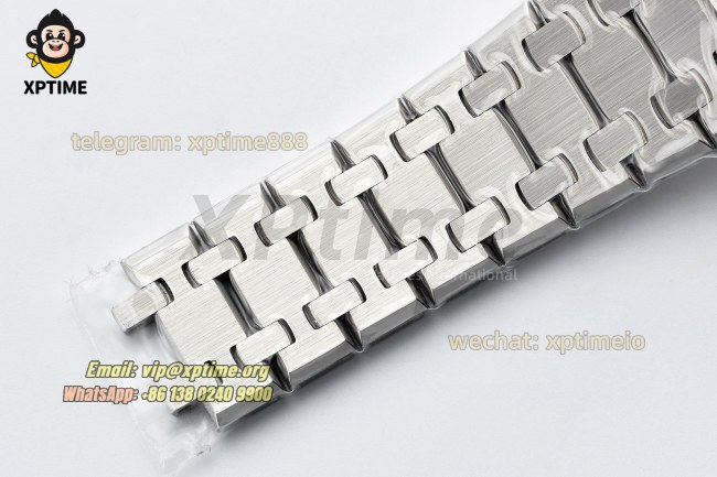 Royal Oak Ladies 67650 33mm ZF White/Stick on SS/SS Bracelet Swiss Quartz Royal Oak Ladies 67650 33mm ZF White/Stick on SS/SS Bracelet Swiss Quartz