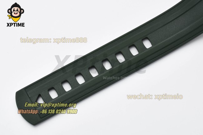 Seamaster 300M 42mm VSF Black/Dot on YG/RU Strap A8801 Seamaster 300M 42mm VSF Black/Dot on YG/RU Strap A8801