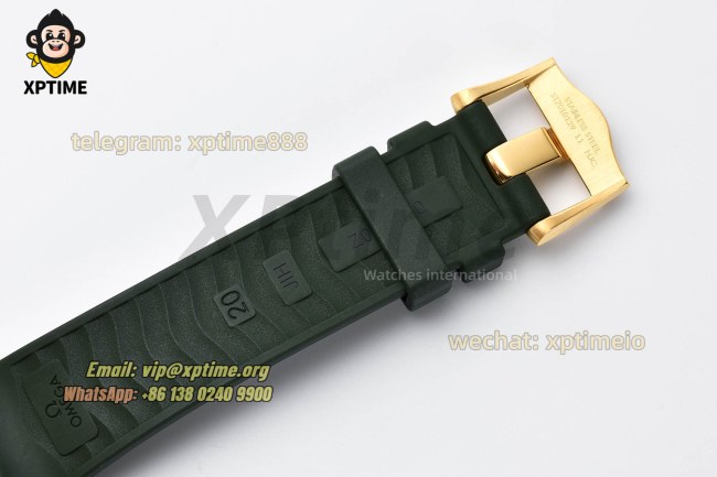 Seamaster 300M 42mm VSF Black/Dot on YG/RU Strap A8801 Seamaster 300M 42mm VSF Black/Dot on YG/RU Strap A8801