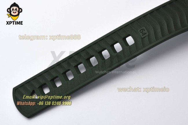 Seamaster 300M 42mm VSF Black/Dot on YG/RU Strap A8801 Seamaster 300M 42mm VSF Black/Dot on YG/RU Strap A8801