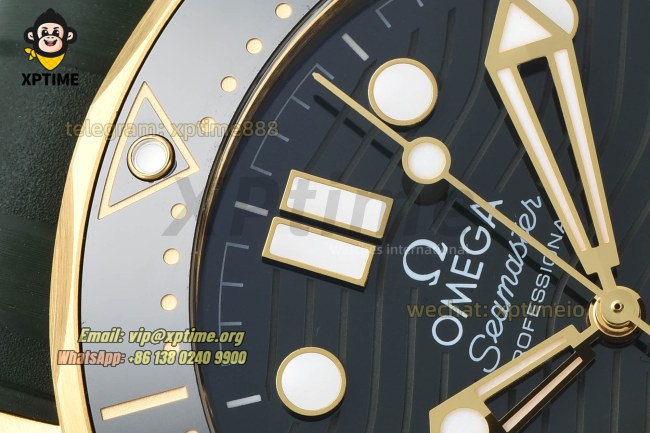 Seamaster 300M 42mm VSF Black/Dot on YG/RU Strap A8801 Seamaster 300M 42mm VSF Black/Dot on YG/RU Strap A8801
