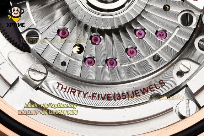 Seamaster 300m 2025 42mm VSF Black/Dot on RG/RG Bracelet A8806 Seamaster 300m 2025 42mm VSF Black/Dot on RG/RG Bracelet A8806