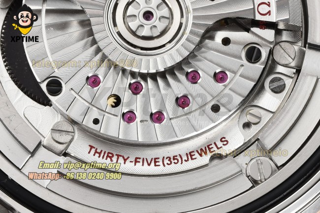 Seamaster 300M 42mm VSF Black/Dot on RG/SS Bracelet A8800 Seamaster 300M 42mm VSF Black/Dot on RG/SS Bracelet A8800