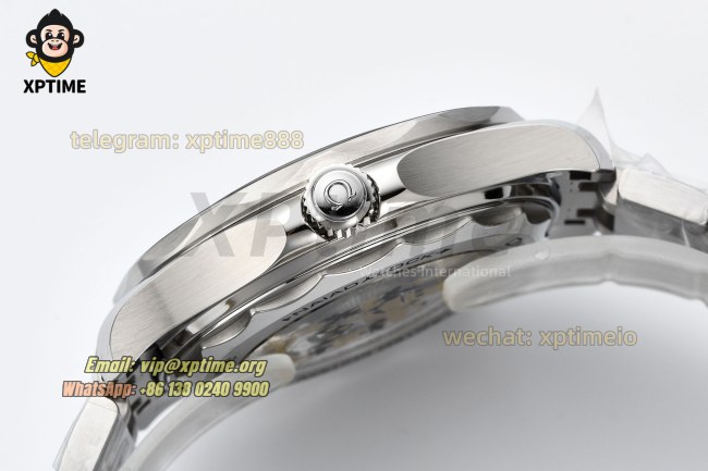 Seamaster 300M James Bond 007 42mm VSF Black/Dot on SS/SS Bracelet A8800 Seamaster 300M James Bond 007 42mm VSF Black/Dot on SS/SS Bracelet A8800