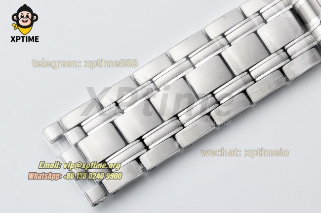 Seamaster 300M James Bond 007 42mm VSF Black/Dot on SS/SS Bracelet A8800 Seamaster 300M James Bond 007 42mm VSF Black/Dot on SS/SS Bracelet A8800