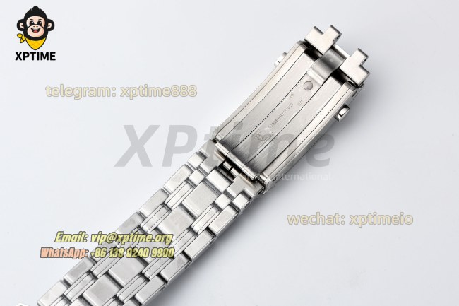 Seamaster 300M James Bond 007 42mm VSF Black/Dot on SS/SS Bracelet A8800 Seamaster 300M James Bond 007 42mm VSF Black/Dot on SS/SS Bracelet A8800