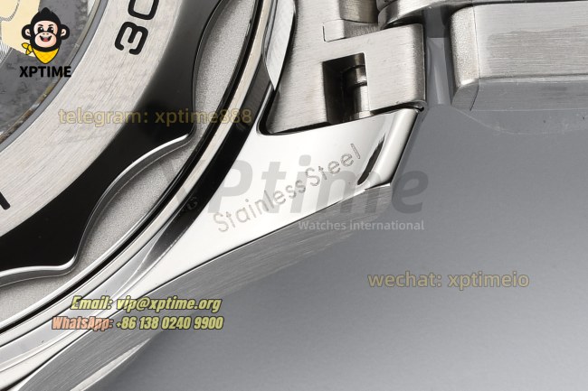Seamaster 300M James Bond 007 42mm VSF Black/Dot on SS/SS Bracelet A8800 Seamaster 300M James Bond 007 42mm VSF Black/Dot on SS/SS Bracelet A8800