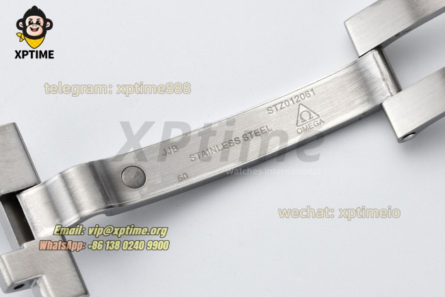 Seamaster 300M James Bond 007 42mm VSF Black/Dot on SS/SS Bracelet A8800 Seamaster 300M James Bond 007 42mm VSF Black/Dot on SS/SS Bracelet A8800