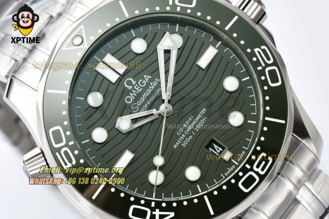 Seamaster 300M 42mm VSF Green/Dot on SS/SS Bracelet A8800 Seamaster 300M 42mm VSF Green/Dot on SS/SS Bracelet A8800