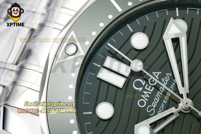 Seamaster 300M 42mm VSF Green/Dot on SS/SS Bracelet A8800 Seamaster 300M 42mm VSF Green/Dot on SS/SS Bracelet A8800