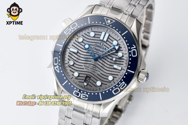 Seamaster 300M 42mm VSF Gray/Dot on SS/SS Bracelet A8800