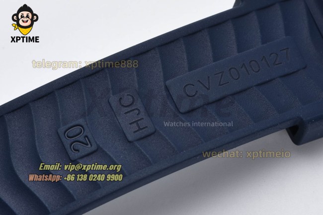 Seamaster 300M 42mm VSF Blue/Dot on RG/RU Strap A8801 Seamaster 300M 42mm VSF Blue/Dot on RG/RU Strap A8801