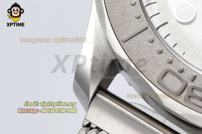 Seamaster 300M 2024 42mm VSF Silver/Dot on SS/SS Bracelet A8806 Seamaster 300M 2024 42mm VSF Silver/Dot on SS/SS Bracelet A8806