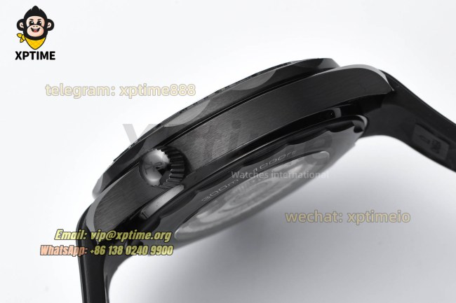 Seamaster 300M 43.5mm VSF Black/Dot on CER/RU Strap A8806 Seamaster 300M 43.5mm VSF Black/Dot on CER/RU Strap A8806